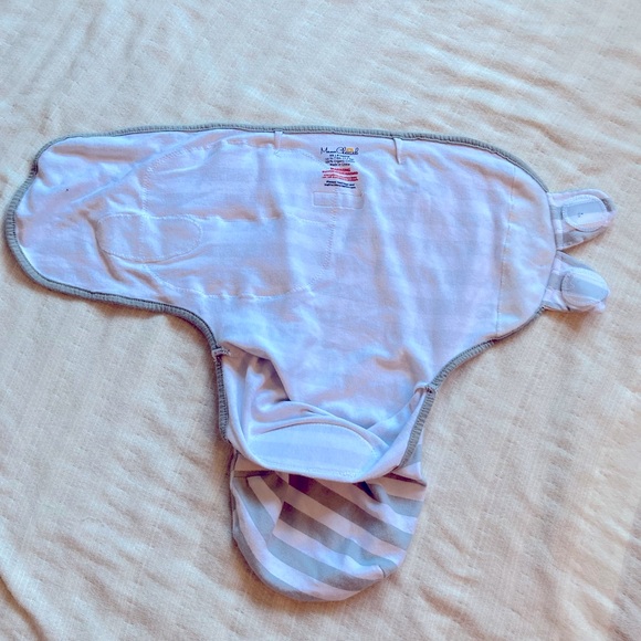 Baby Swaddle Wrap for Infant, Adjustable Newborn Swaddle, XS Preemie, up to 7lbs - Picture 4 of 5